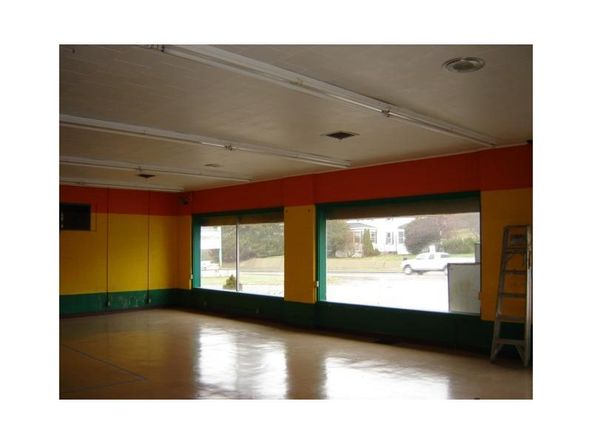 999 Main Rd, Holden, ME 04429